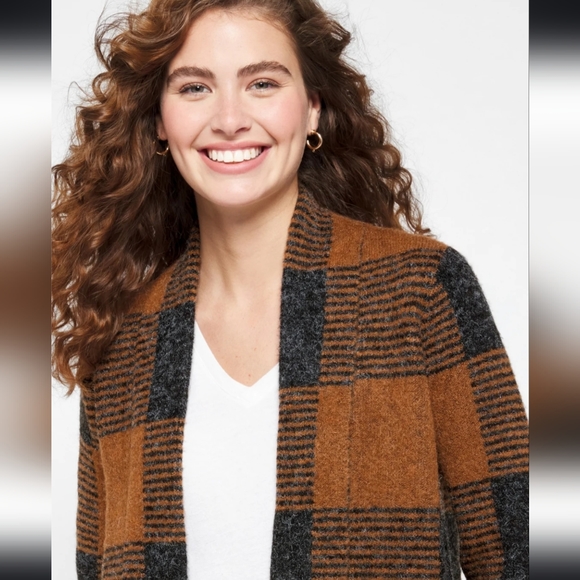 039. The Evolution by Cyrus Miley Two Pocket Cardigan - Picture 4 of 8